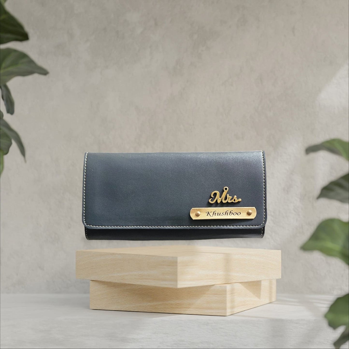 CUSTOMIZED TWO-FOLD CLUTCH FOR HER